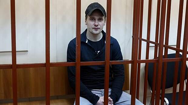 Суд продлил арест обвиняемому в покушении на Захара Прилепина