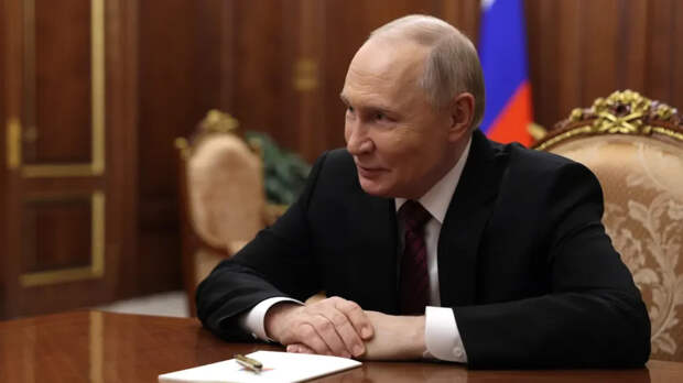 Путину передали список осужденных для возможного помилования