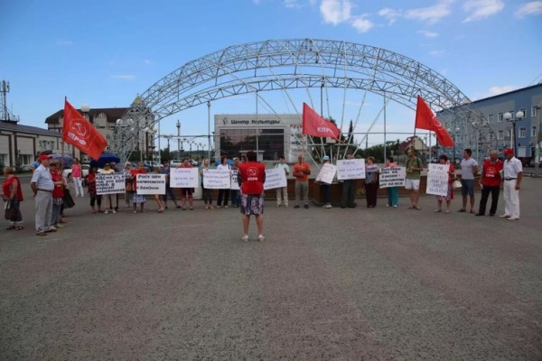 В российских городах митинги против пенсионной реформы провалились. Почему?
