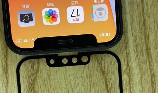 Уменьшенную чёлку iPhone 13 сравнили с вырезом в дисплее iPhone 12 на живых фото