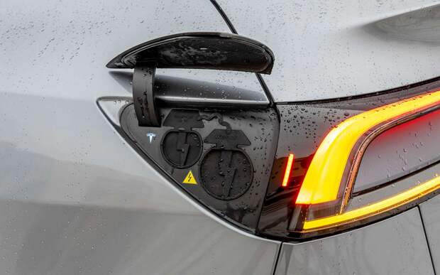 Круглый руль и сливная пробка в багажнике: чем удивил самый популярный электромобиль в мире