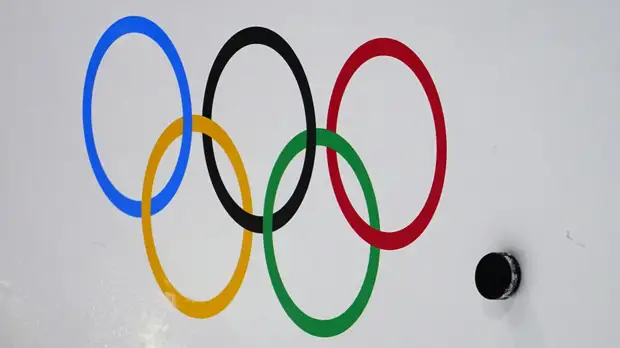 Журналист RT рассказал о болельщиках на матче женской сборной Китая по хоккею на ОИ