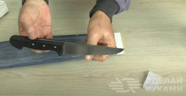 Заточка ножа на камне с помощью канцелярских зажимов
