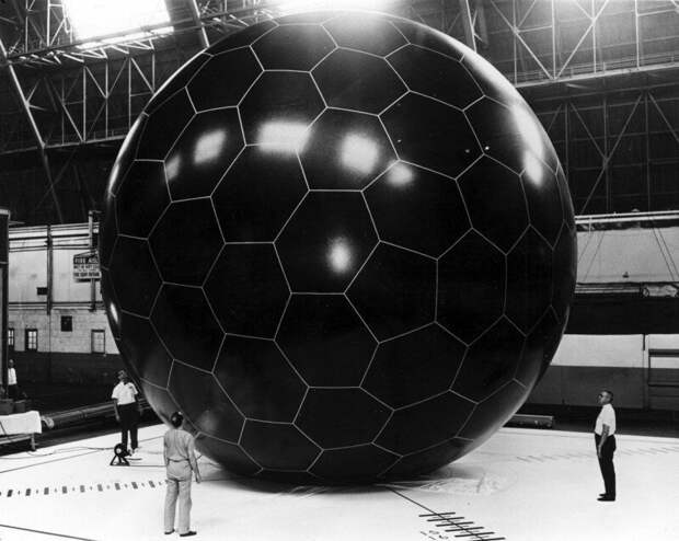 Спутник NASA OV1-8 PASCOMSAT, диаметр 9м., внутри гелий. 1966 год. история, ретро, фото
