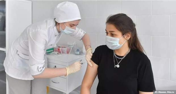 За первые пять часов на прививку от COVID-19 записалось 5000 москвичей. Фото: Ю.Иванко, mos.ru