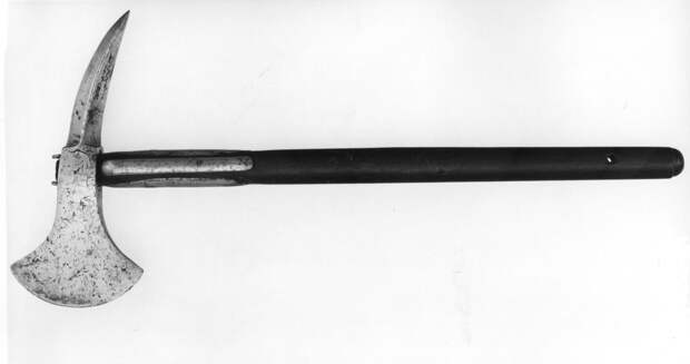 Абордажный топор, XVIII век. Из Королевской оружейни Британии (royalarmouries.org)