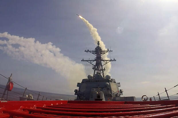 В Иране заявили об остановке двух эсминцев США