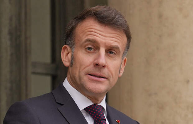 Макрон обращался за помощью к обвиненному в педофилии Эпштейну