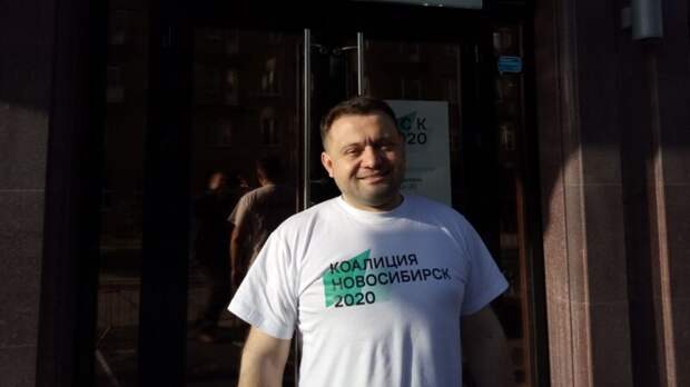 Новосибирский депутат и сторонник Навального уехал из России