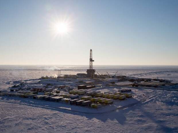 Нефть и газ остались только у России. Остальной мир нервно курит в сторонке.