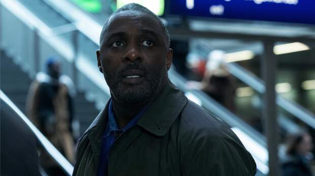 Берлинский пассажир: Идрис Эльба спускается в метро во втором сезоне «Захваченного рейса»