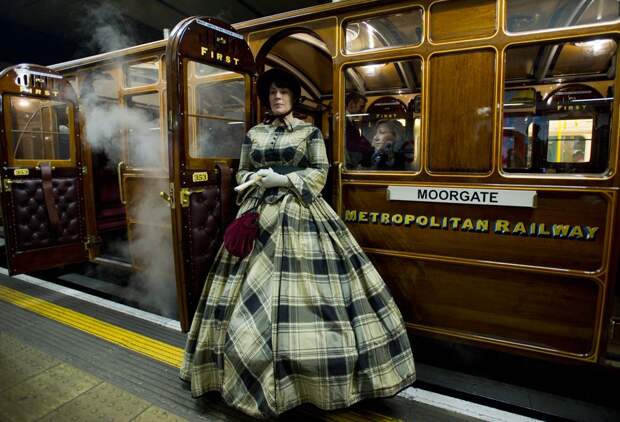 В этом году старейший в мире Лондонский метрополитен отмечает 150-летие