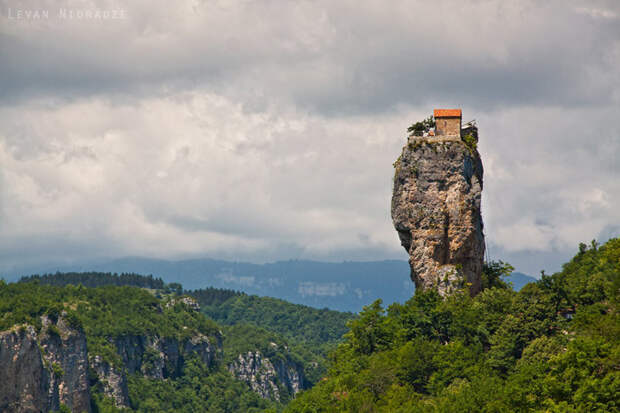 Церковь на вершине Кацхийского Столпа.