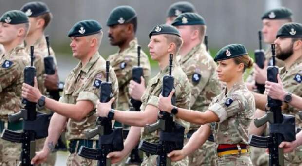 Gap year по-военному: британским студентам предлагают менять рюкзак на камуфляж