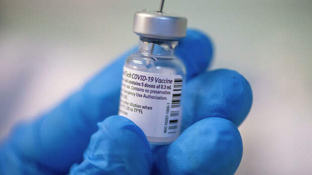 Флакон с вакциной от COVID-19 компаний Pfizer и BioNTech - РИА Новости, 1920, 10.02.2021