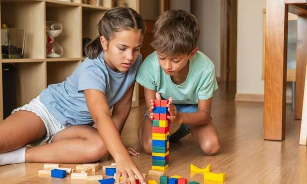 «Поиск сокровищ», «Мастер подсказок» и еще 13 игр из подручных средств, в которые можно играть в дороге и дома