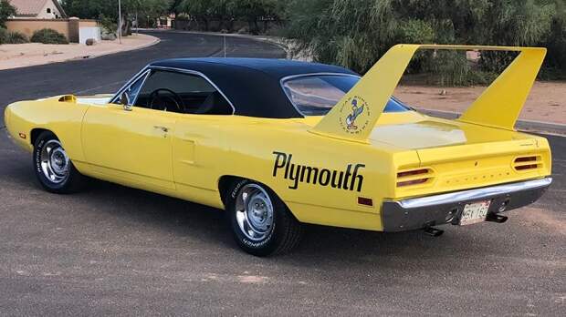 Запрещённый болид Plymouth Superbird. /Фото: robbreport.com Запрещённый болид Plymouth Superbird. /Фото: robbreport.com