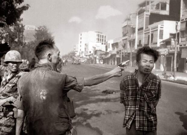 8. Эта фотография демонстрирует ужасы войны во Вьетнаме, но что она запечатлела на самом деле? исторические фото, история, ужасы, факты