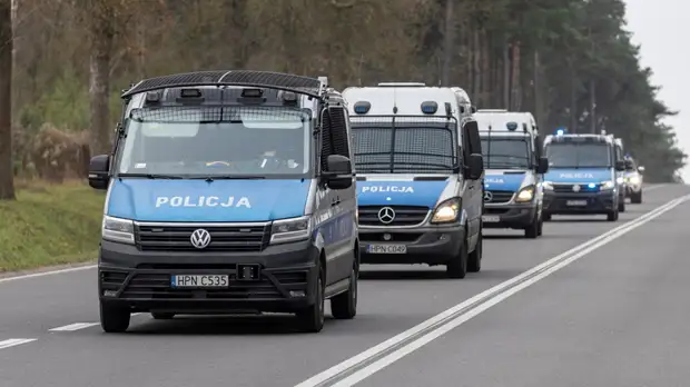 Мигранты устроили бунт в охраняемом центре для иностранцев в Польше