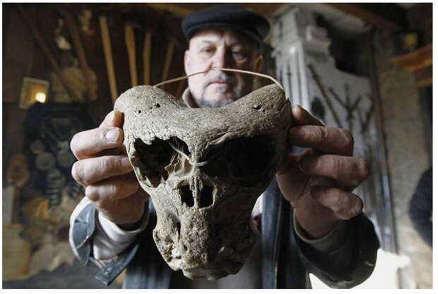 В горах Кавказа найден чемоданчик Аненербе и два "ЧУЖИХ" черепа