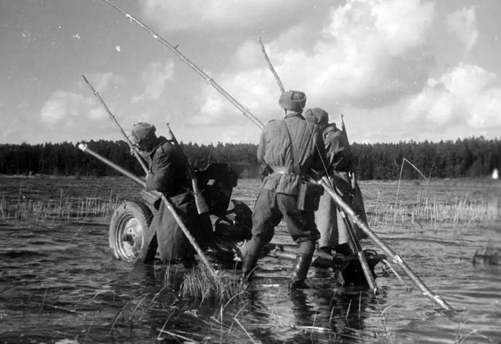 Форсировать это. Форсирование реки Висла 1944. Форсирование реки Одер. Форсирование реки Одер в 1945. Река Одер 1945.