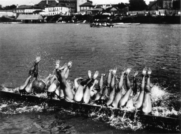 Летний отдых у реки, 1928 год.