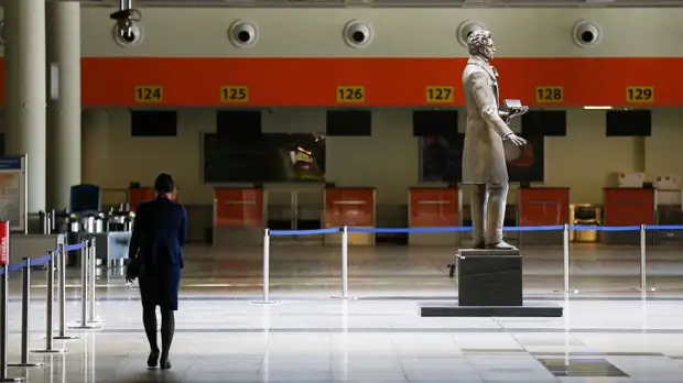 Такой простой: Внуково вслед за Шереметьево перевел сотрудников на новый график