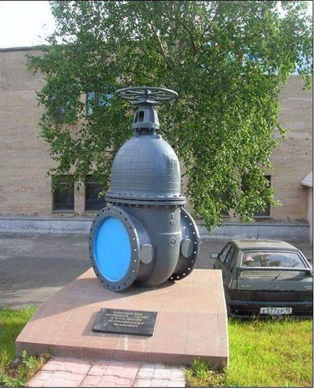 Памятник водопроводному крану. Петрозаводск Прикольные памятники, факты