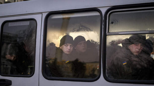 Пленный Шевченко: ВСУ используют школьные автобусы для перевозки солдат