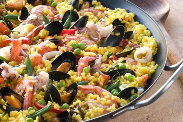 Паэлья с морепродуктами и беконом