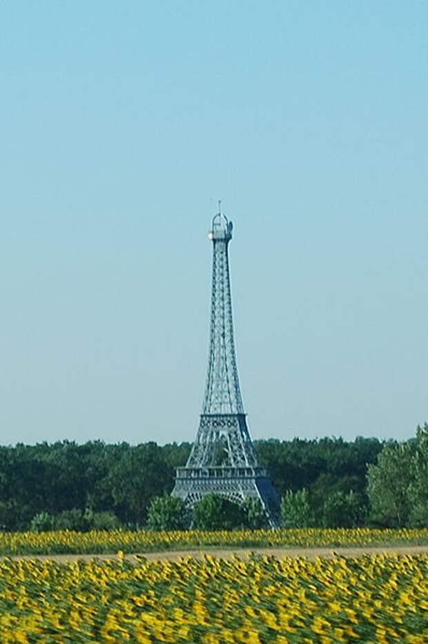 File:RO IL Slobozia Eiffel tower.jpg