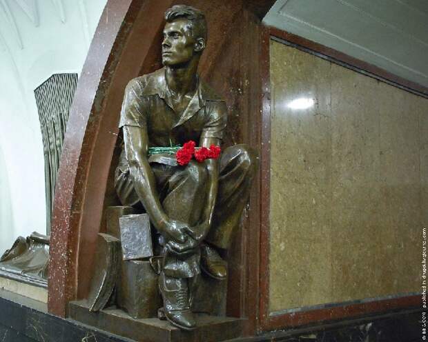 Судьбы людей, ставших прототипами скульптур на станции метро «Площадь Революции»