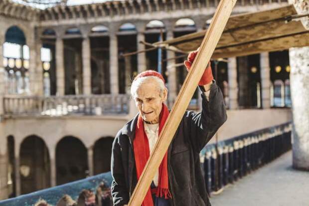 Остался верный обещанью: 91-летний мужчина последние 56 лет возводит собор в полном одиночестве