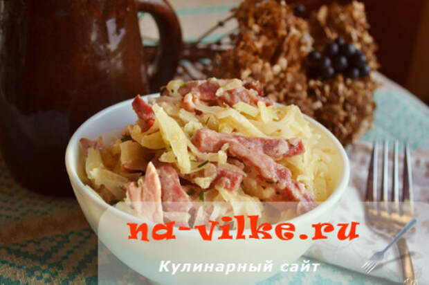 Тушеная капуста с копченостями