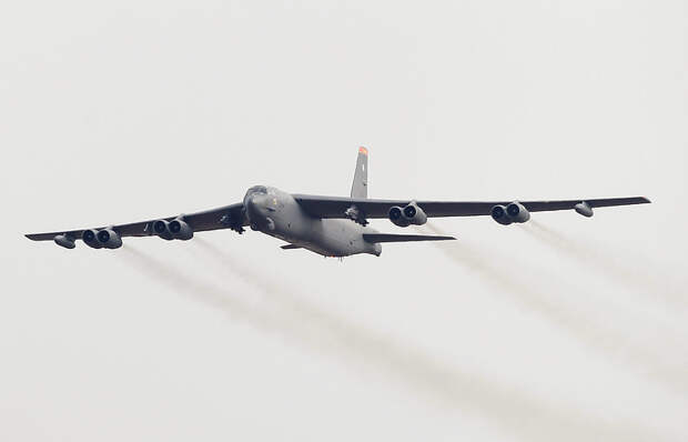 Стратегический бомбардировщик США B-52