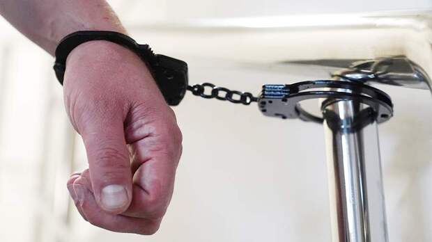 Житель Норильска напал с мачете на незнакомца и угрожал полиции при задержании