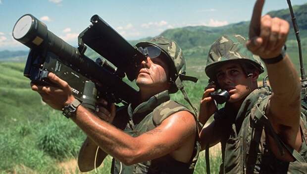 Морские пехотинцы с ПЗРК FIM-92 Stinger. 1984 год Морские пехотинцы с ПЗРК FIM-92 Stinger. 1984 год