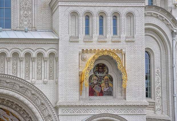 Святые покровители храма. /Фото:Nina Karyuk, fotokto.ru