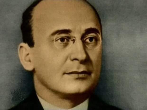 К КОМУ ПРИСТАВАЛ БЕРИЯ?