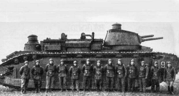 Экипаж Char 2C возле своего танка