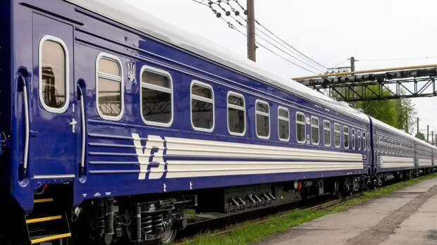 По Украине проехал поезд с надписью «Слава России»