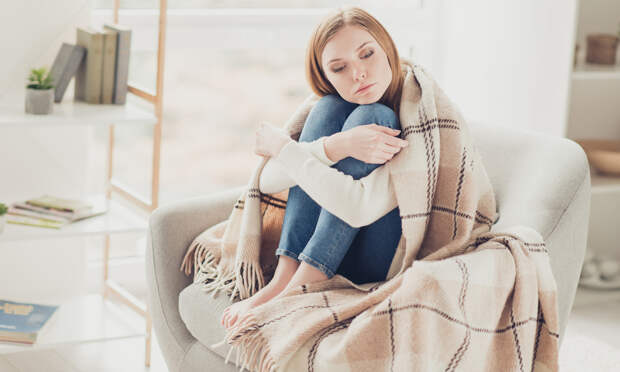 Невролог Демьяновская рассказала о 4 основных причинах синдрома холодных ног