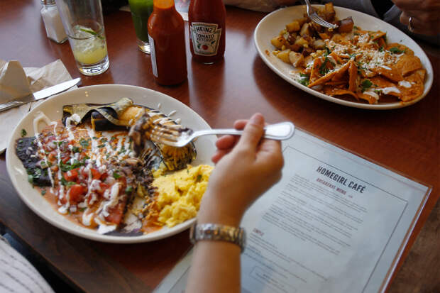 Россиянин ел как местный в США и описал эффект словами «ловишь себя на странных мыслях»