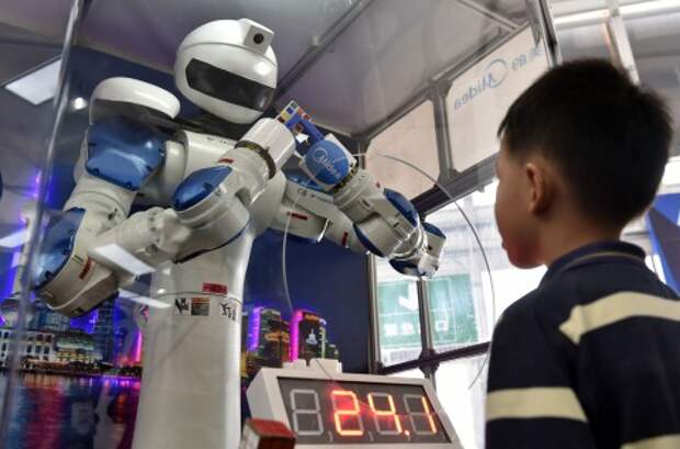 Сделано в Китае #19: роботизация производства, 8K-экраны, первый сгибаемый смартфон и многое другое