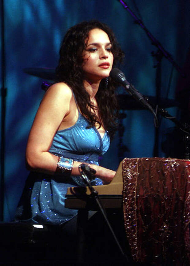 https://media.gettyimages.com/photos/norah-jones-during-norah-jones-live-in-concert-october-4-2004-at-the-picture-id110211429?k=6&m=110211429&s=612x612&w=0&h=tO_Gv83NBQcyzjAsPcCOChNUx74wn4Mff3K-8CxhzT0=
