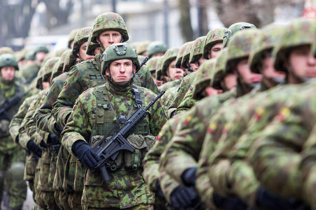 В Литве начнут призывать на срочную службу в армию сразу после окончания школы