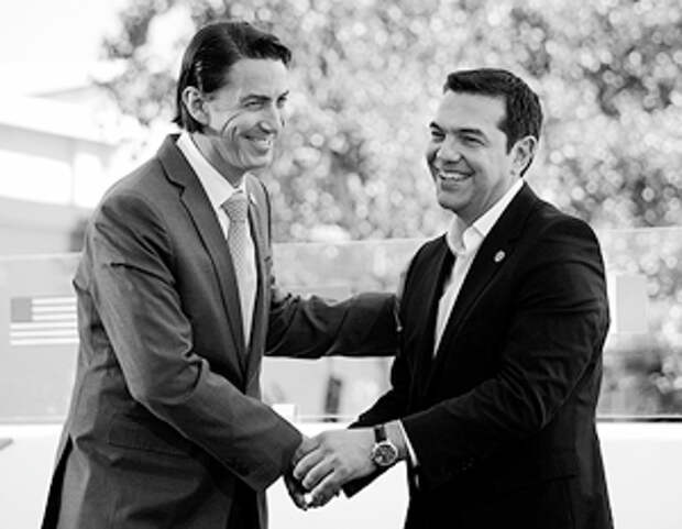 На церемонии начала строительства европейского газопровода в Греции не обошлось без спецпредставителя Госдепа США Амоса Хохштейна (слева). Справа – премьер-министр Греции