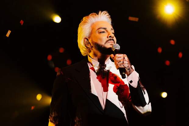 Филиппа Киркорова раскритиковали за кулич с хрусталем и золотом за 100 000 рублей