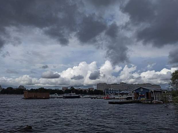 В Петербурге 14 апреля прогнозируют дымку и запахи