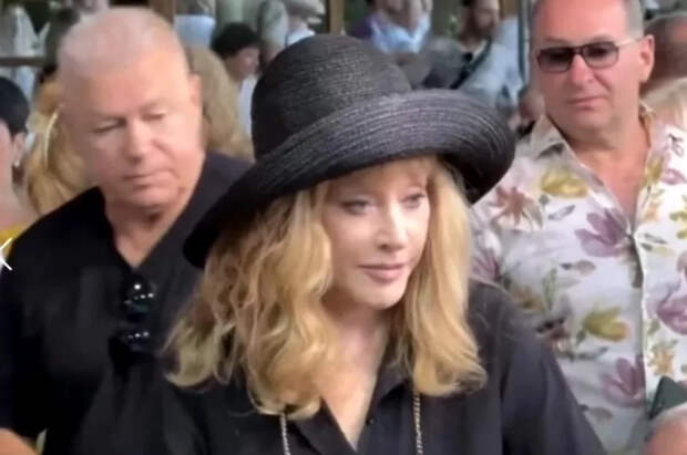 Пугачева может лишиться права на товарный знак в России